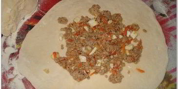 картофельные зразы и лепешки с одной начинкой