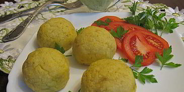 картофельные зразы с грибами, запеченные в духовке с луковым соусом без муки