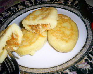 Картофельные зразы с начинкой из квашеной капусты