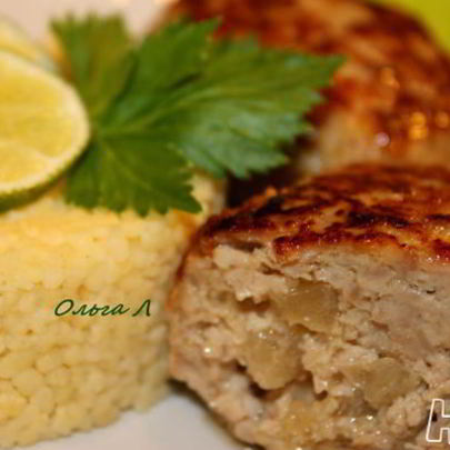 Мясные зразы с ананасами