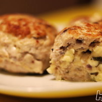 Мясные зразы с сыром и яйцом