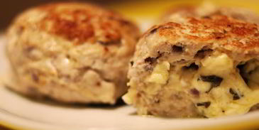 мясные зразы с сыром и яйцом