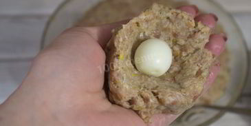 зразы мясные с яйцом