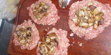 зразы с лесными грибами под соусом