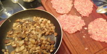 зразы с лесными грибами под соусом