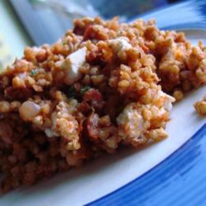 Гречка по-гречески с помидорами и брынзой