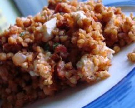 Гречка по-гречески с помидорами и брынзой