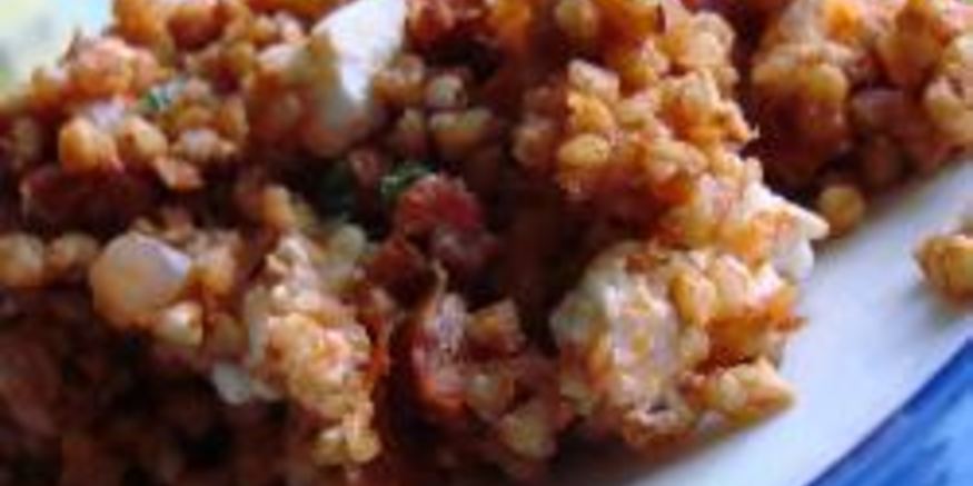 Рецепт гречки по-гречески с помидорами и брынзой