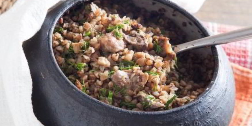 Рецепт гречки с потрошками в горшочке