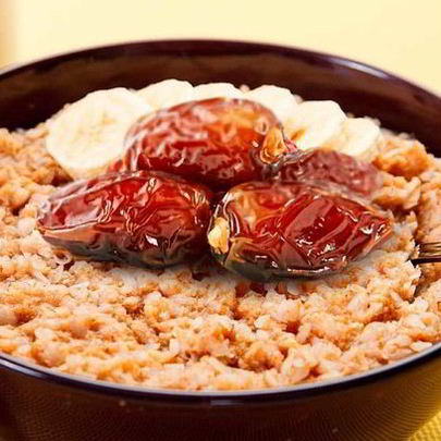 Гречневая каша с финиками и халвой