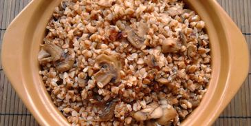 гречневая каша с грибами и луком