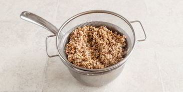 каша гречневая пуховая со сливочным соусом