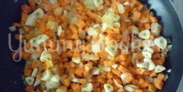 печень с морковью и зеленью и гречка на гарнир