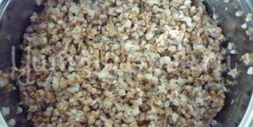 печень с морковью и зеленью и гречка на гарнир