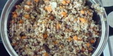 печень с морковью и зеленью и гречка на гарнир