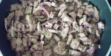 печень с морковью и зеленью и гречка на гарнир