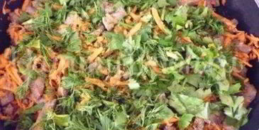 печень с морковью и зеленью и гречка на гарнир