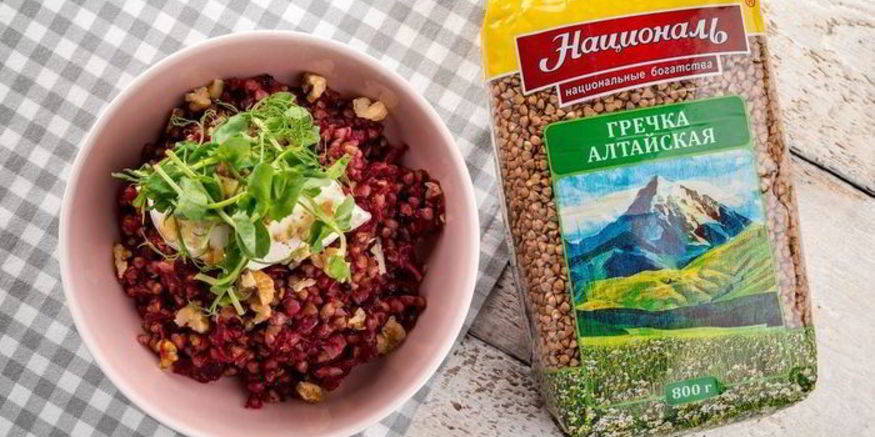 Рецепт яркой гречки со сметаной и орехами