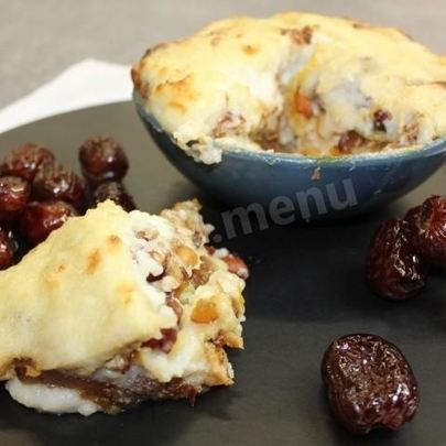 Гурьевская каша с арахисом, бананами, киви и сухофруктами