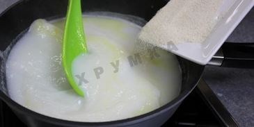 гурьевская каша с арахисом, бананами, киви и сухофруктами