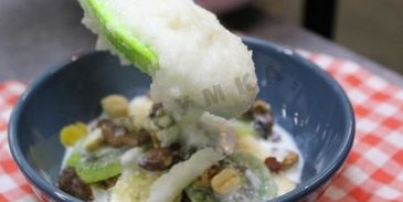 гурьевская каша с арахисом, бананами, киви и сухофруктами