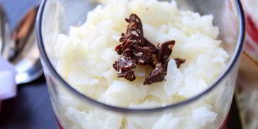 каша из рисовых хлопьев с вишневым желе