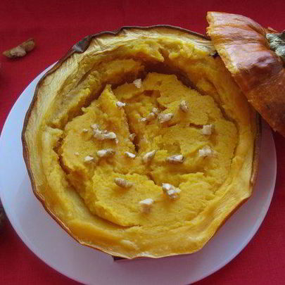 Каша из тыквы в тыквенном горшочке с грецкими орехами