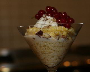 Кукурузная каша с маскарпоне, голубикой и орехами пекан