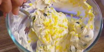 кукурузная каша с маскарпоне, голубикой и орехами пекан