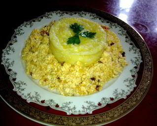 Мамалыга с жареным адыгейским сыром