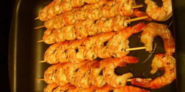 нежная полента с хрустящим горошком и запеченными креветками