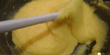 пикантная полента с копченными колбасками