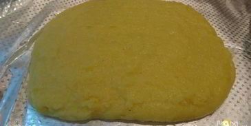 пикантная полента с копченными колбасками