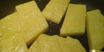 пикантная полента с копченными колбасками