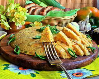 Полента с беконом и овощами