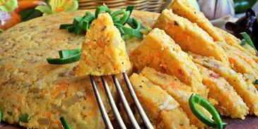 полента с беконом и овощами