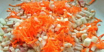 полента с беконом и овощами