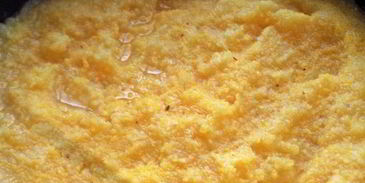 полента с беконом и овощами