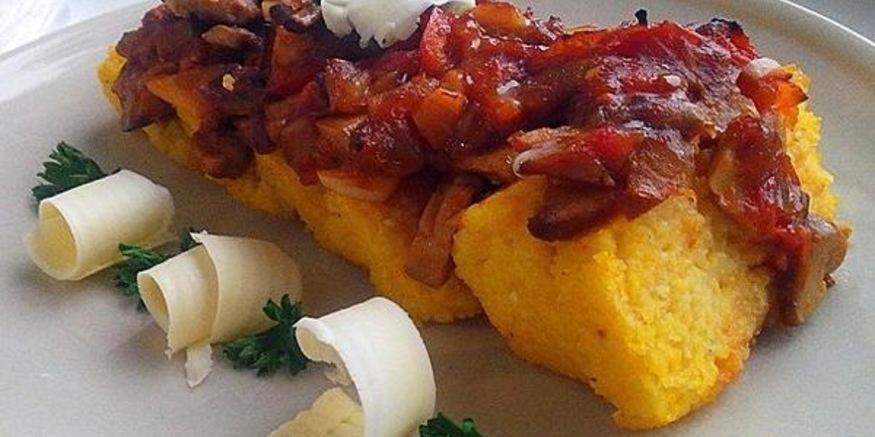 Рецепт поленты с грибным рагу и овощами