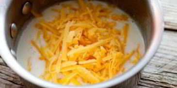 полента с сырным соусом