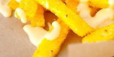 полента с сырным соусом