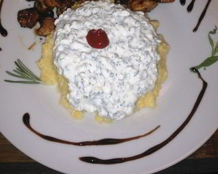 Полента с творожным соусом и зеленью