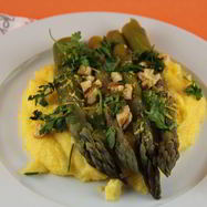 Рецепт Поленты со спаржей, голубым сыром и грецкими орехами