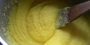 полента со спаржей, голубым сыром и грецкими орехами