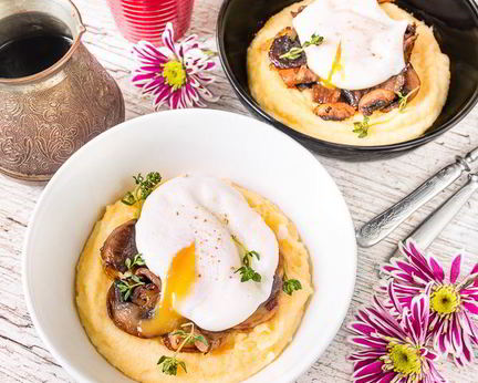 Утренняя полента с грибами и яйцом пашот