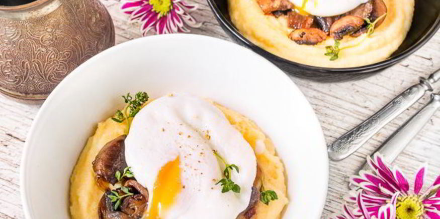 Рецепт утренней поленты с грибами и яйцом пашот