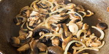 утренняя полента с грибами и яйцом пашот