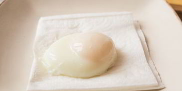 утренняя полента с грибами и яйцом пашот