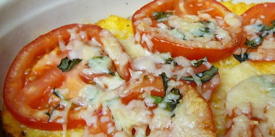 Рецепт запеченной кукурузной каши с помидорами и сыром