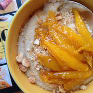 Рецепт Банановой манной каши с ломтиками манго в сиропе